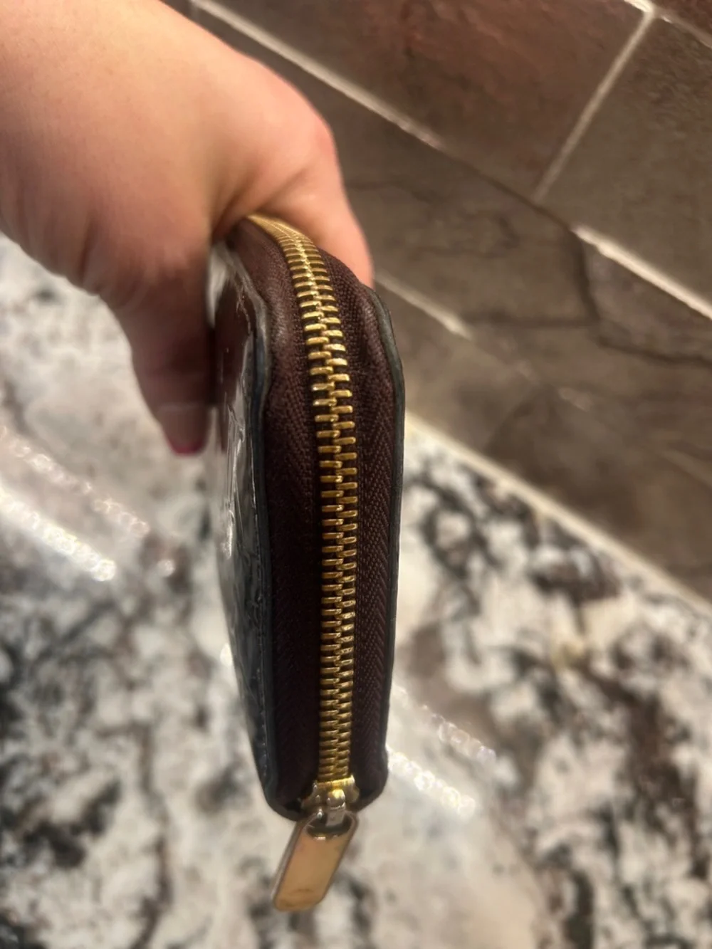 Louis Vuitton Vernis Zip Wallet in Dark Burgundy EUC with dust bag and COA - Picture 4 of 16